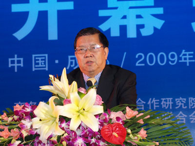 龙永图:新闻报道对会展业有关键作用