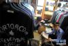 2013年5月13日，海淀工商和海淀警方联手查获了一个销售假冒名牌窝点，当场查获大量假冒的爱马仕（Hermès）、古驰（GUCCI）、杰尼亚（Ermenegildo Zegna）等品牌的 箱包、衣服、手表、皮带等，共有1000余件，价值1300余万元。