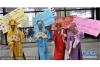 2013年3月16日，四名身穿古代服装的青年在南宁国际会展中心招聘现场“秀”简历。 
