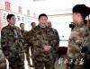 1月26日，习近平主席在内蒙古军区边防某团一连文化活动室，询问连队文化活动开展情况。