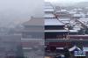 2015年12月08日，北京，北京首次启动空气重污染红色预警措施，一些景点笼罩在雾霾天气里变得模糊不清。（拼版照片）2015年12月08日，北京，北京故宫北门，左图为2015年12月8日拍摄，右图为2015年11月23日拍摄。