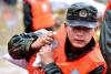 7月6日，武警合肥支队官兵在枞阳县汤沟镇搬运沙袋加固白荡湖大稻圩。  新华社记者 刘军喜 摄