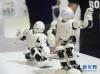 8月23日，在世界机器人大会上展出的深圳优必选科技有限公司自主研发的服务型机器人Alpha1s在表演舞蹈。新华社记者 李欣 摄