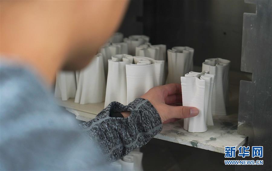 江西景德镇：3D打印让制作陶瓷更轻松