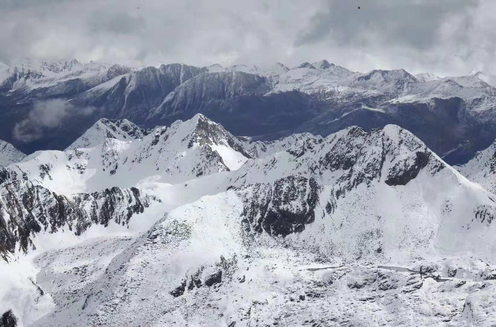 长途跋涉，翻山越岭，只为跟它的一面之缘