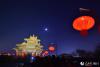 “上元之夜”活动现场，故宫角楼的灯光与超级月亮相映成趣。（人民网记者 翁奇羽 摄）