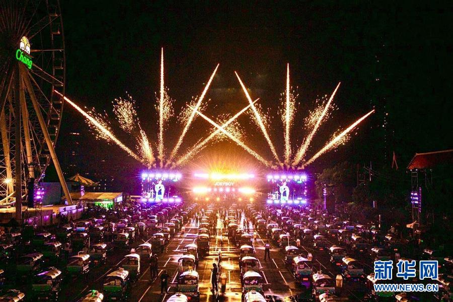 疫情新常态下的新尝试——泰国举办“嘟嘟车”音乐会   国家品牌网