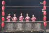 10月1日，在湖南省通道侗族自治县双江镇芋头村，侗族群众载歌载舞欢庆佳节。