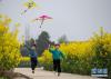 3月14日，小朋友在安州区秀水镇龙泉村放风筝。新华社记者 江宏景 摄
