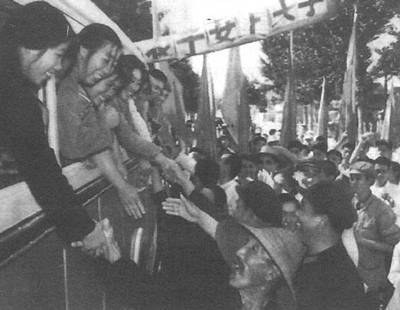 人民欢送工农兵学员上大学