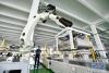 7月26日，工人在唐山高新技术产业开发区中信重工开诚智能装备有限公司内调试机器人。新华社记者 金皓原 摄