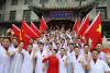 9月16日，在北京协和医院，参与庆祝大会大合唱《百年协和》演出人员合影留念。（中国日报记者 朱兴鑫 摄） 