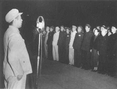 人民英雄纪念碑破土(1949年9月30日摄)。