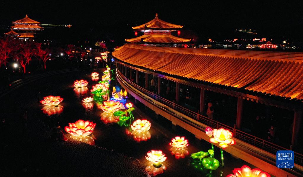 1月24日拍摄的西安大唐芙蓉园内的花灯（无人机照片）。