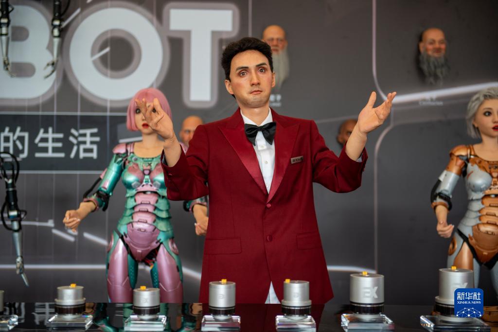 　8月16日在2023世界机器人大会现场拍摄的仿生人形机器人。新华社记者 徐嘉懿 摄