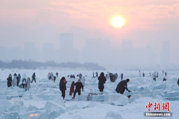 -30℃“保命穿搭”卖爆，冰雪游捧红了不止一个产业 