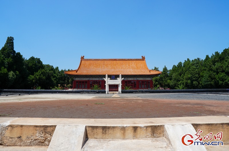 社稷坛是中国现存最为完整的古代皇家祭祀太社（代表土地）和太稷（代表谷物）的祭坛，反映出中国传统文化中对国土的认识和崇拜，以及祈求国家政权与疆土永固的愿望。
