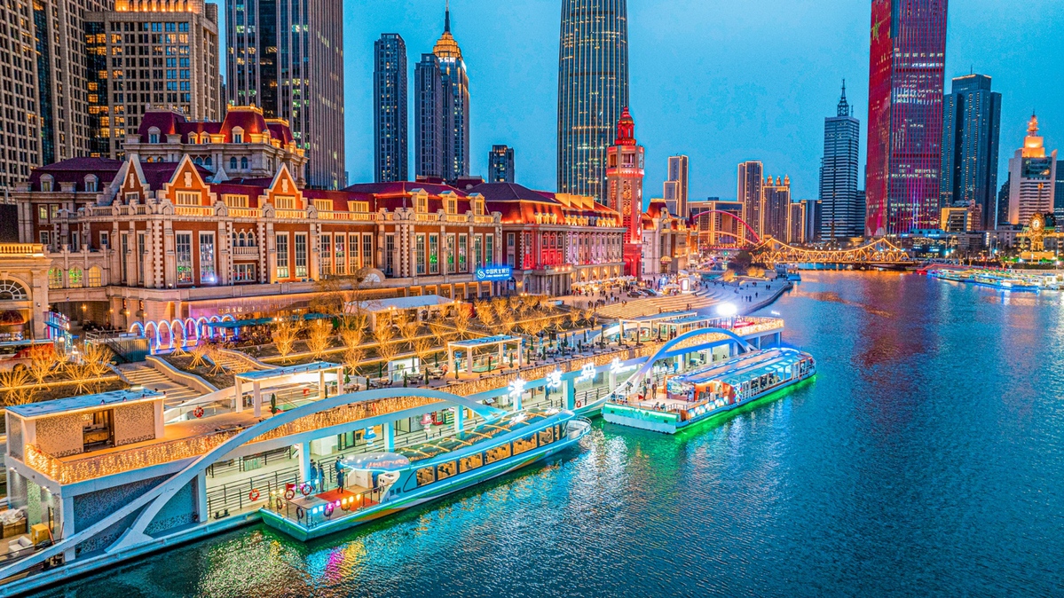 海河上的津湾码头。 